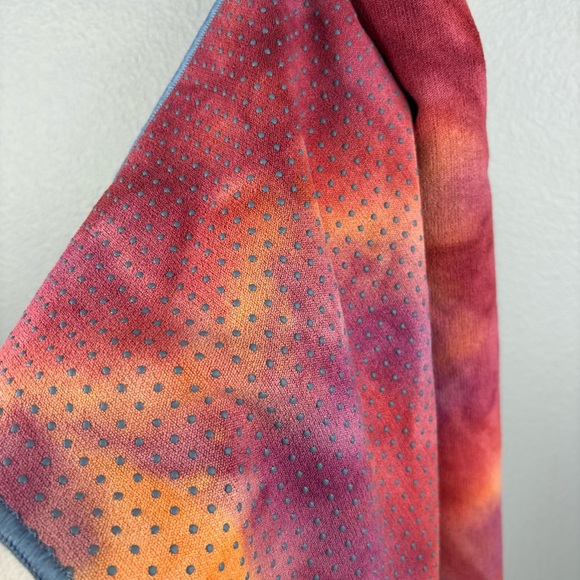 Manduka Yogitoes Hot Yoga Mat Towel - Tie Dye - Picture 3 of 7